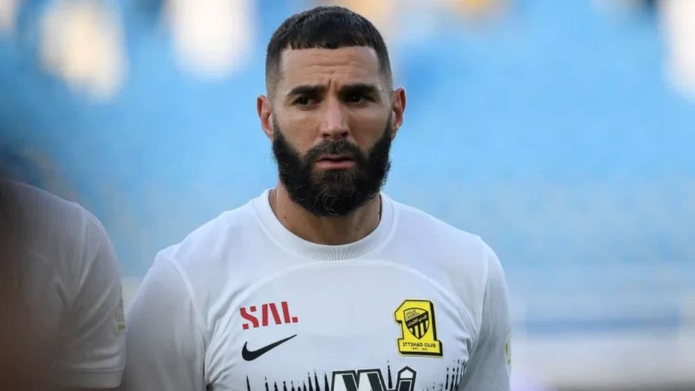 "Tu te crois drôle ?" : Karim Benzema agacé par la blague d'une fan, les images du footballeur en colère font le buzz !