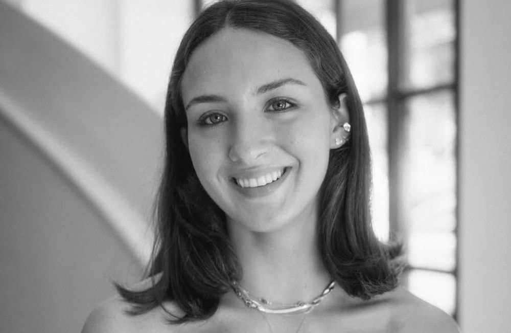 Qui est Carolina Lansing, la petite-fille de Carolina Herrera qui a fait sensation au Bal des Débutantes ?