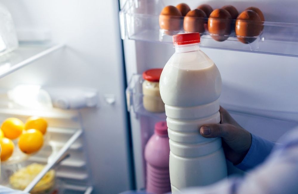 Voici où ranger sa bouteille de lait dans le réfrigérateur (et ce n'est pas dans la porte)