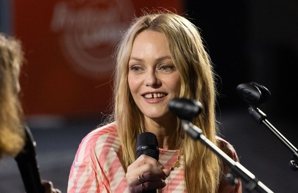 « J'étais très observatrice » : Vanessa Paradis évoque la différence entre Alain Delon et Jean-Paul Belmondo