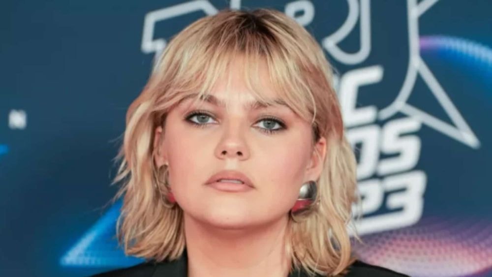 "J'ai passé mon samedi à pleurer" : Louane victime de grossophobie, cet évènement qui l'a particulièrement marquée !