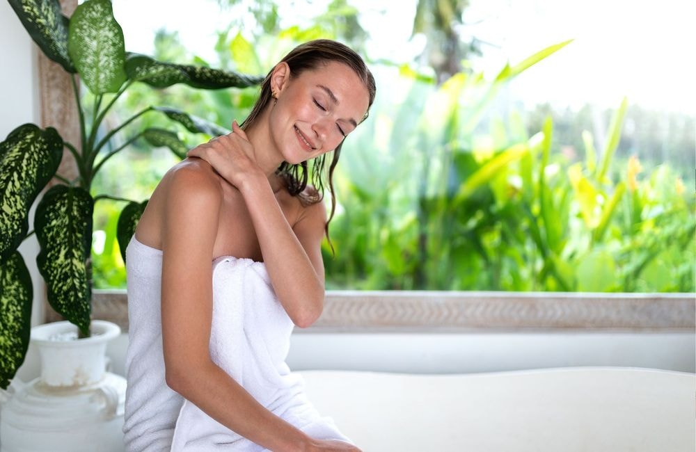 Ce massage du cou relâche les traits du visage pour un effet anti-âge immédiat