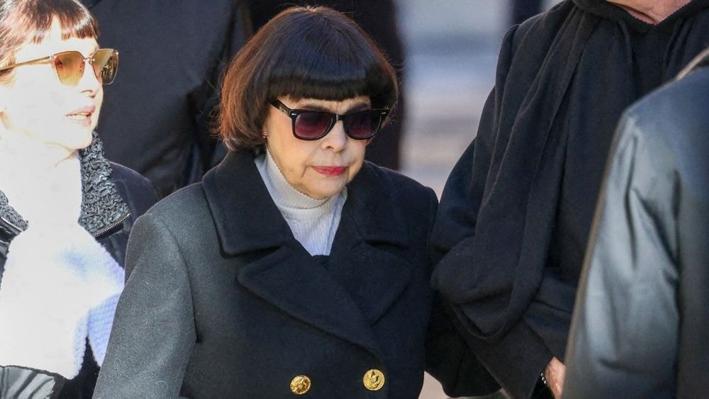 “Il manquait un peu…” : Mireille Mathieu cash dès sa sortie des obsèques de Brigitte Bardot