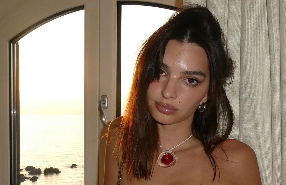 Emily Ratajkowski : on copie les fausses taches de rousseur de la star