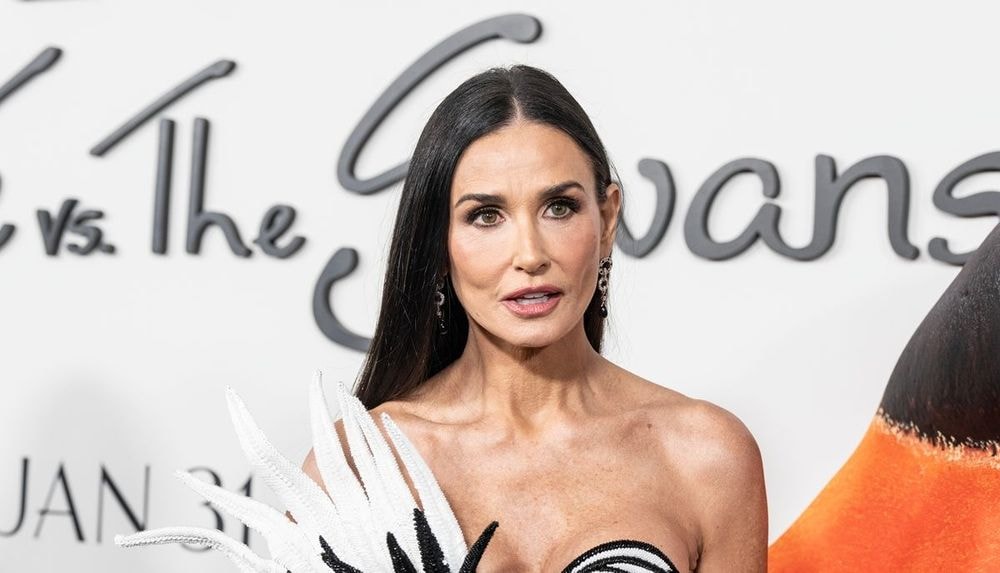 Demi Moore rayonne en bikini blanc, moments tendres avec sa petite-fille