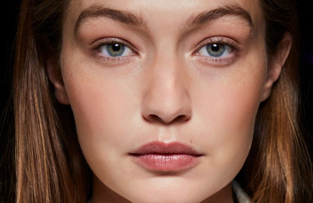Gommage au sucre : l’astuce de Gigi Hadid pour des lèvres douces fonctionne-t-elle vraiment ?