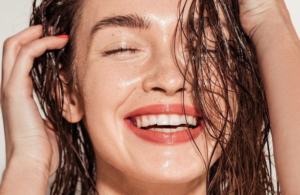 Pourquoi il est nécessaire de se sécher les cheveux même quand il fait chaud