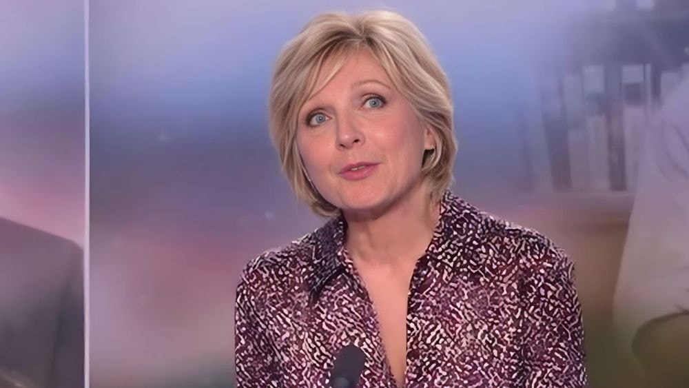 Evelyne Dhéliat (76 ans) révèle les lettres coquines qu'elle reçoit de jeunes hommes : "J'ai répondu…"
