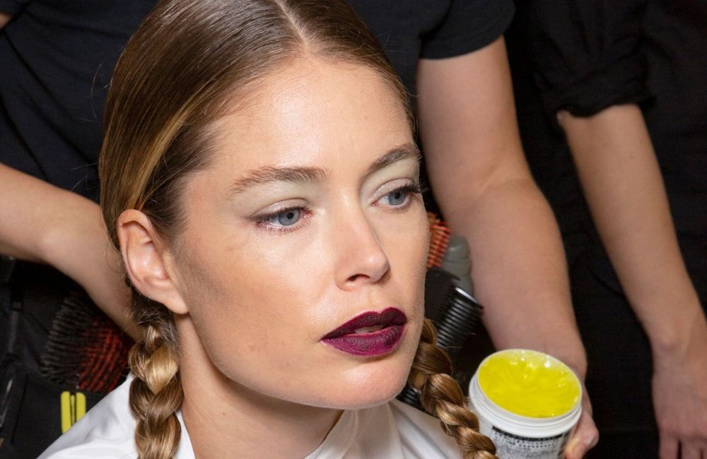 Cette couleur de fard à paupières étonnante fait son grand retour ce printemps