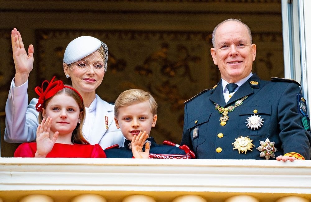Charlène de Monaco dévoile un nouveau portrait officiel avec ses enfants Jacques et Gabriella
