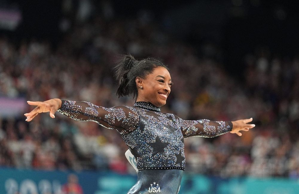 « Ne venez pas me parler de mes cheveux » : la gymnaste Simone Biles répond à ses détracteurs et fait taire les polémiques sur ses cheveux
