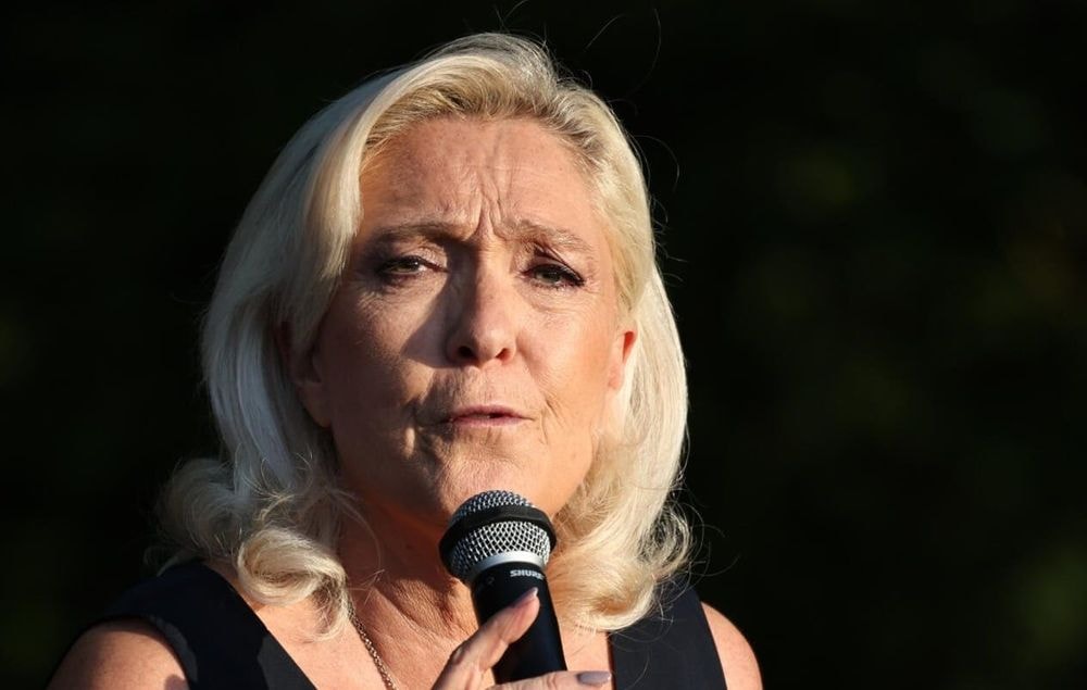 "Marine Le Pen veut juste défendre sa propre GUEULE !" Catherine, auxiliaire de vie, veut qu'elle "assume sa connerie