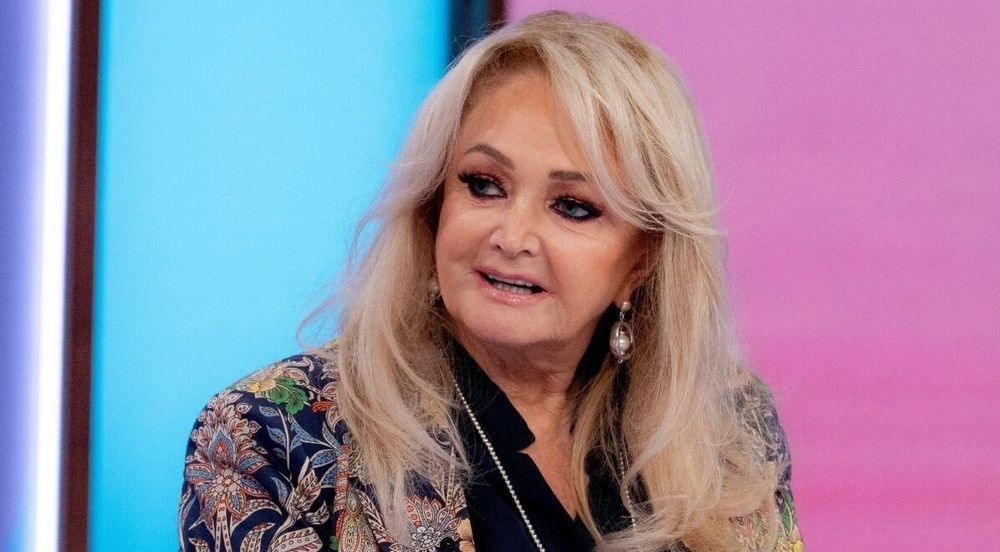 Comme de nombreux retraités français, Bonnie Tyler (75 ans) a tout quitté pour vivre au Portugal : "Rien ne vaut le poulet piri-piri grillé dans une cabane sur le sable"