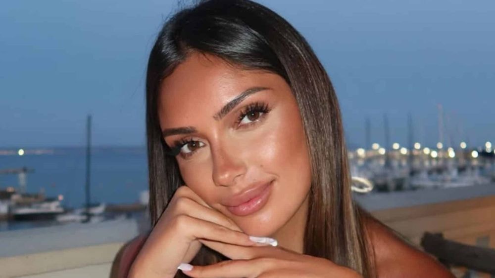 Clarysse : en couple avec un célèbre footballeur, elle officialise !