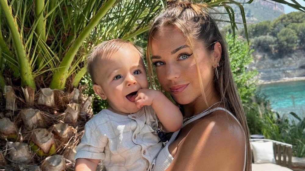 Maddy Burciaga : elle embrasse son bébé sur la bouche, et se fait lyncher sur la Toile