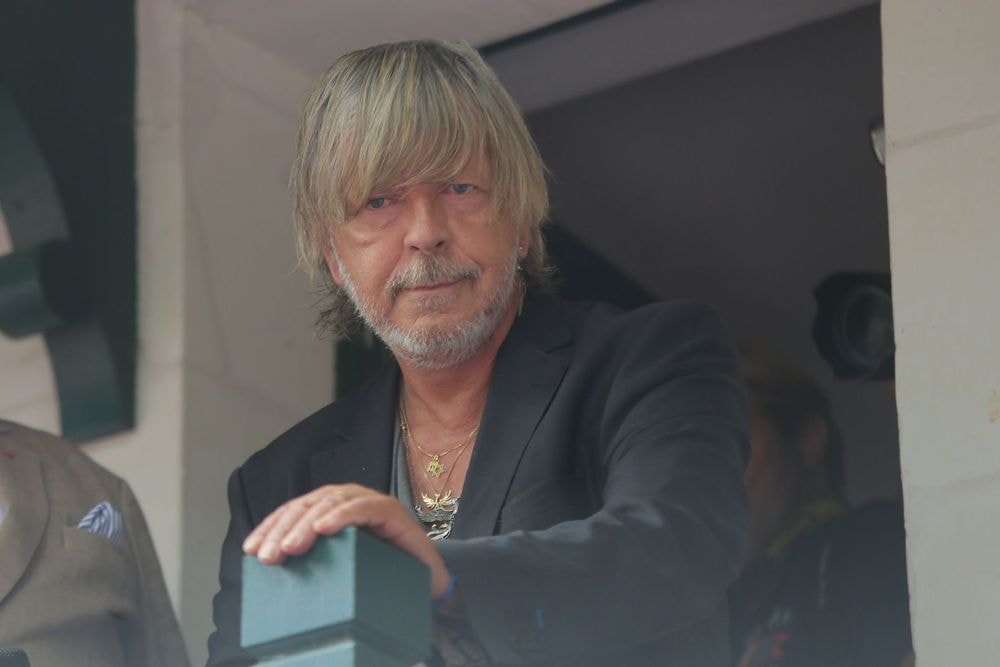 Le chanteur Renaud s’est marié avec sa compagne « Cerise » à Paris