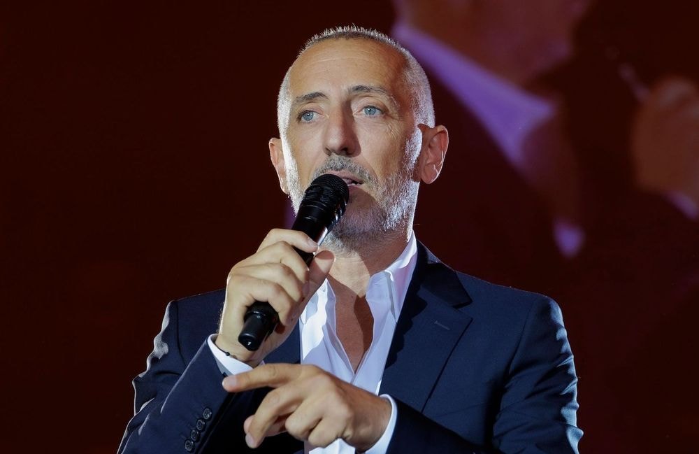 « Je suis très très fier » : Gad Elmaleh rachète le cabaret Michou et dévoile son nouveau projet