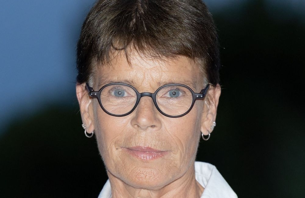 À 60 ans, Stéphanie de Monaco adopte de nouveau une coupe à la garçonne très courte