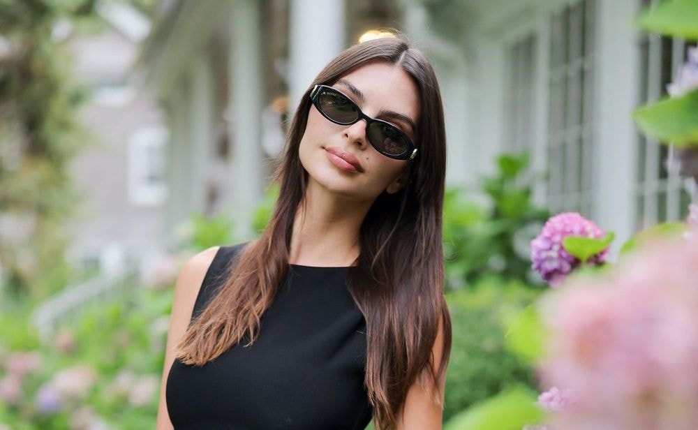 Emily Ratajkowski "elle s'habille parfois ?, elle s’affiche totalement nue avec ses photo qui divise les réseaux