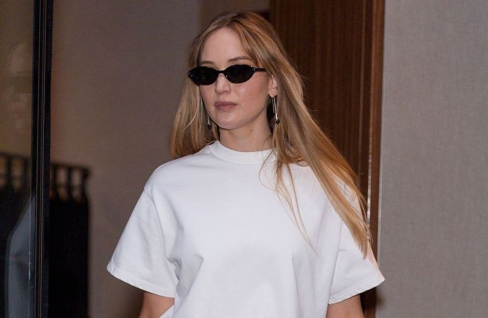 Jennifer Lawrence, Sabrina Carpenter… Qui se cache derrière ce t-shirt vintage que s'arrachent les célébrités ?