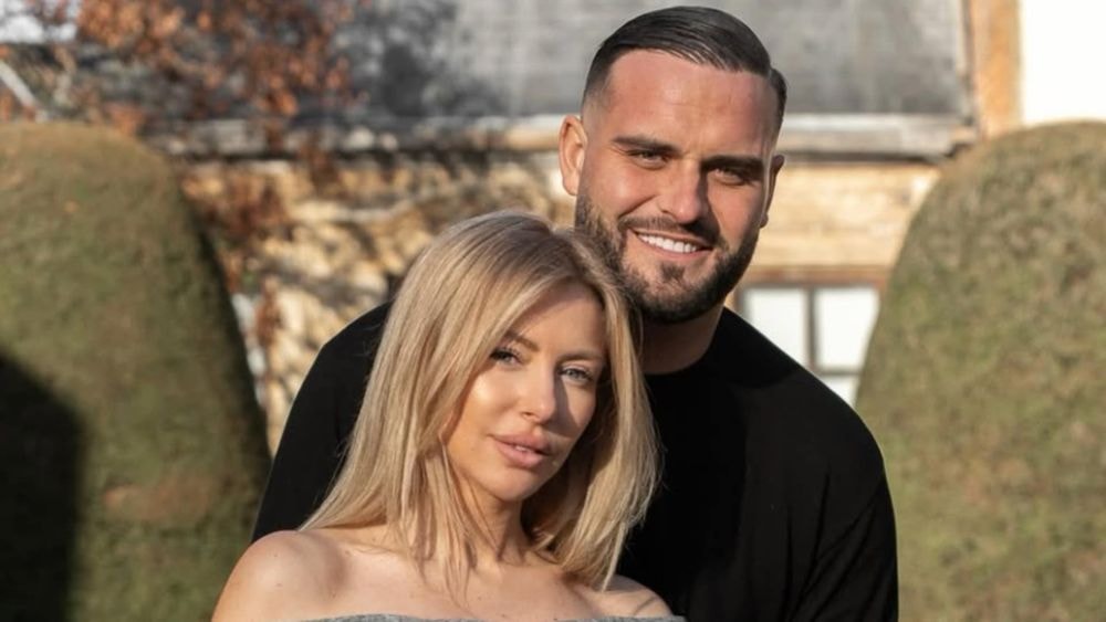 titre insta : "On est tellement heureux" : Nikola et Stéphanie dévoilent les images de leur gender reveal , regardez !