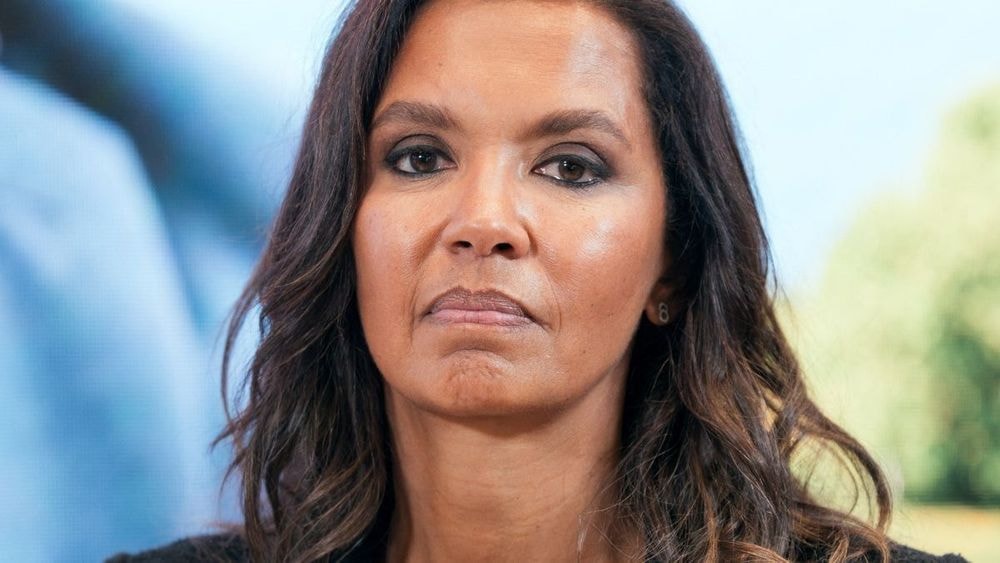 Karine Le Marchand s'en prend aux complotistes : "Il va falloir éduquer les gens…"