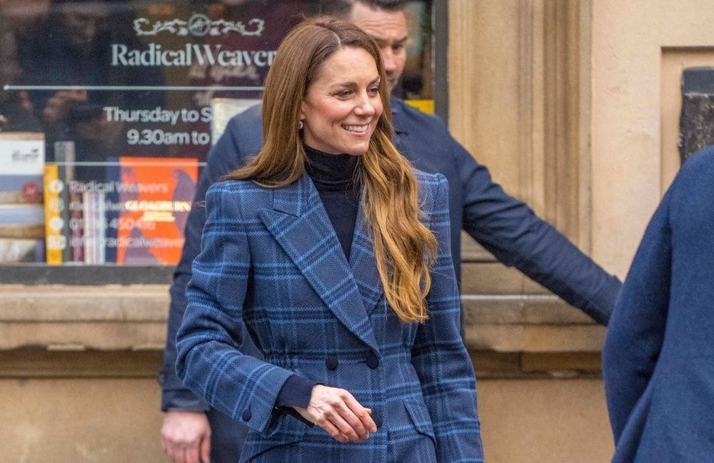 Kate Middleton fait sensation en Écosse avec un manteau en tartan qu’elle a conçu elle-même