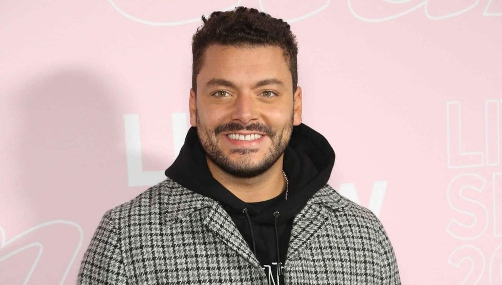Kev Adams : il présente sa nouvelle "meuf" et les internautes hallucinent, regardez !