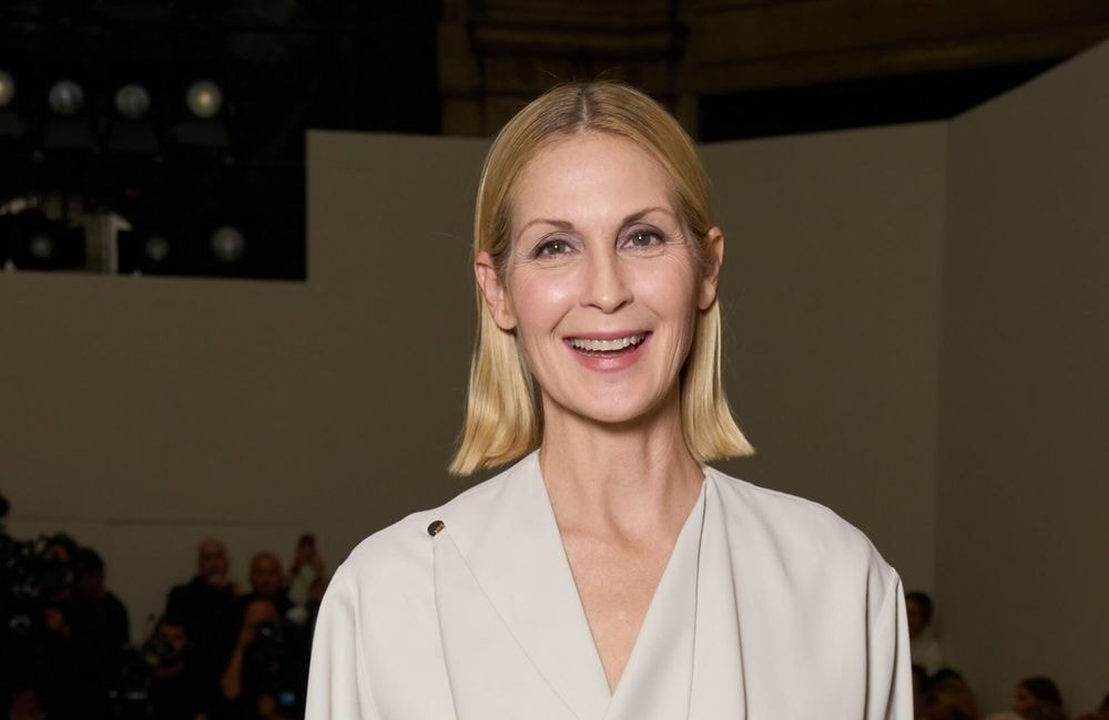 Kelly Rutherford relance la tendance des boots de randonnée