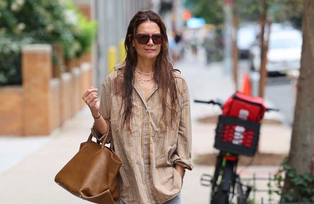 Katie Holmes maîtrise le look décontracté et chic