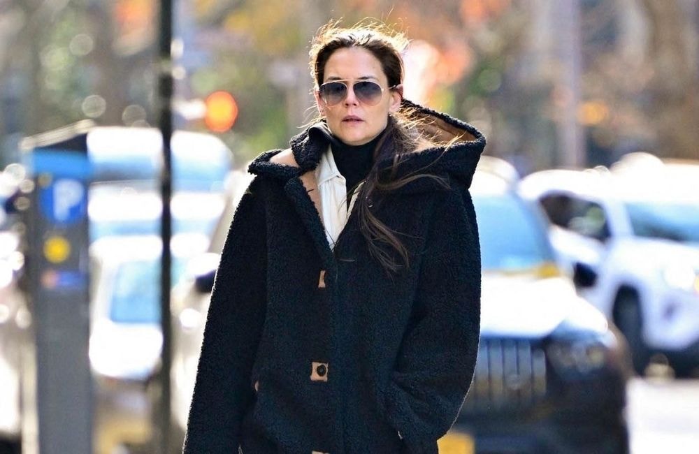 Katie Holmes prouve que le duffle coat est l'investissement indispensable de l'hiver