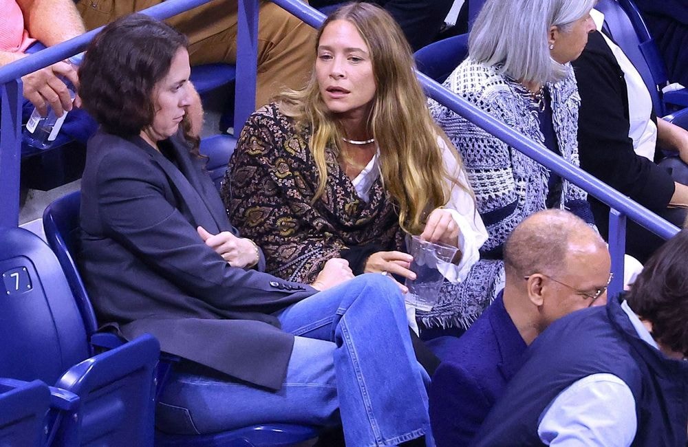 À l'US Open, Mary-Kate Olsen twiste la tendance tenniscore avec une note bohème