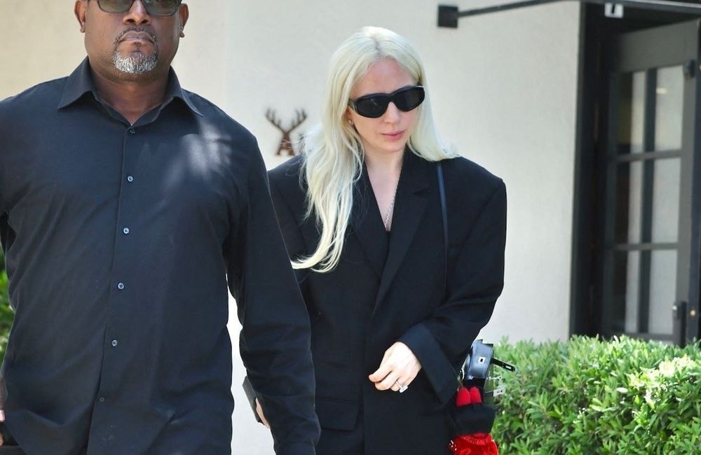 Lady Gaga craque à son tour pour Labubu, la peluche qui divise la toile