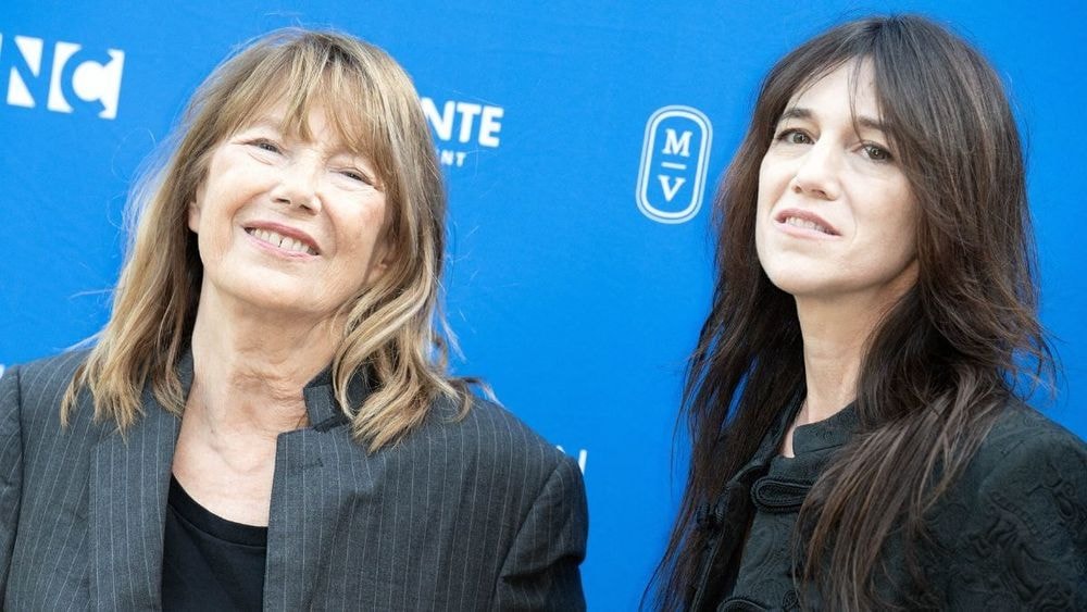 Charlotte Gainsbourg dévoile les conseils précieux de ses parents : "Je devais être méfiante"