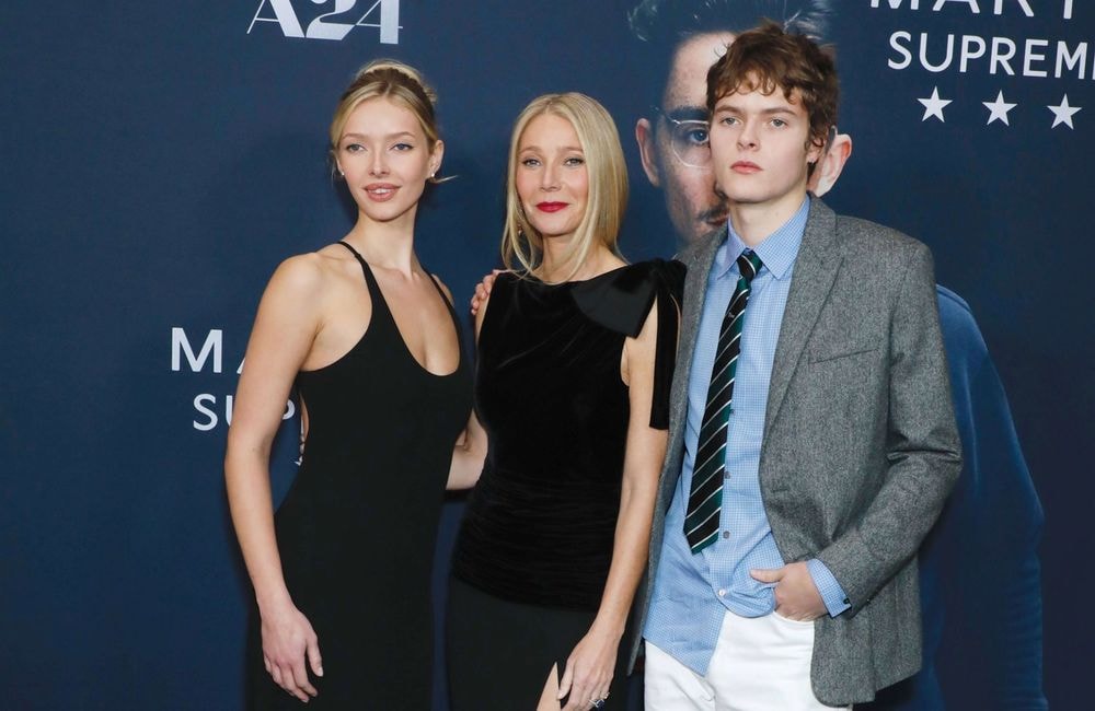 Digne fille de sa mère, Apple Martin reproduit l’un des looks iconiques de Gwyneth Paltrow 30 ans plus tard