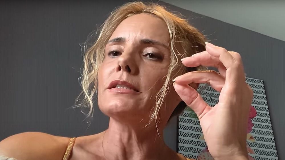 Anne, victime de l'arnaque du faux Brad Pitt s'en prend à TF1
