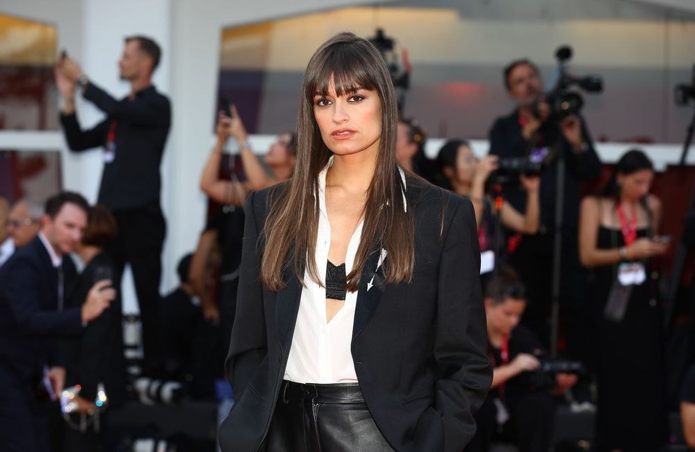 « Les gens m’identifient grâce à lui » : Clara Luciani dévoile une douce anecdote avec son fils