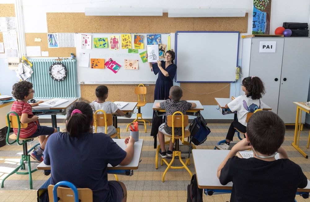 Journées scolaires plus courtes ? La proposition qui agite TikTok et interpelle le gouvernement