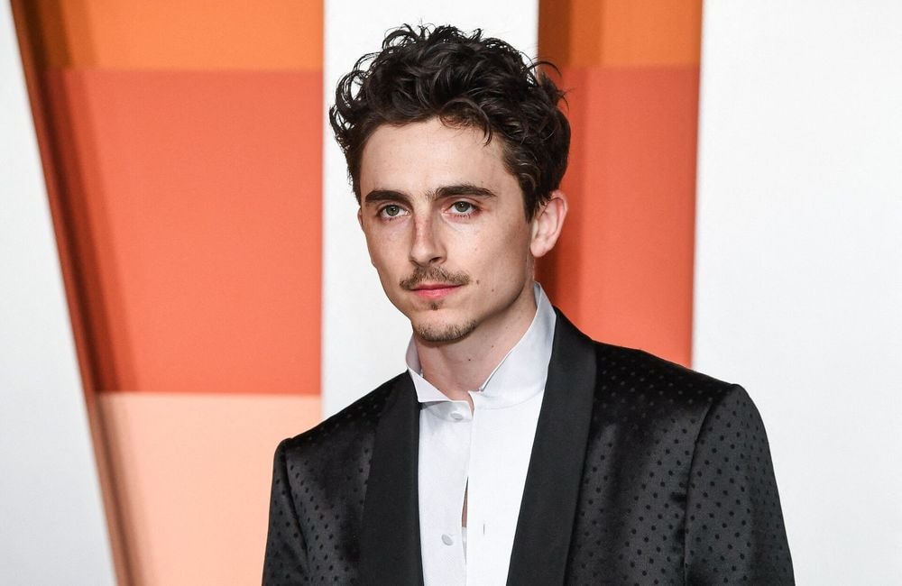 Timothée Chalamet rase tout : l’acteur dit adieu à ses boucles et dévoile une transformation capillaire étonnante