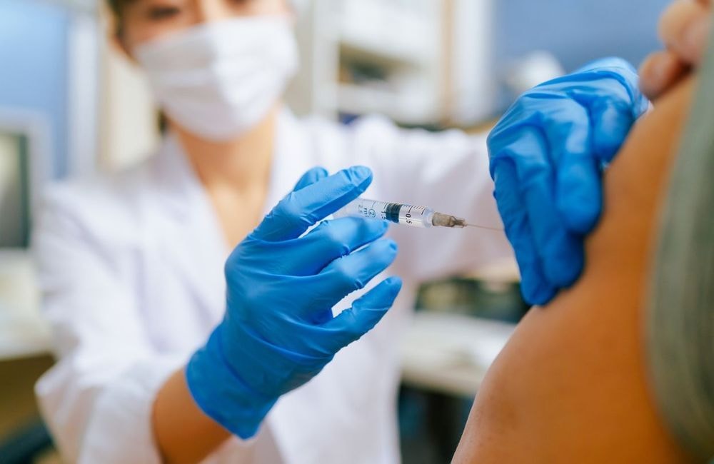 Face au retour du Covid et son variant Frankenstein, il est déjà possible de se faire vacciner