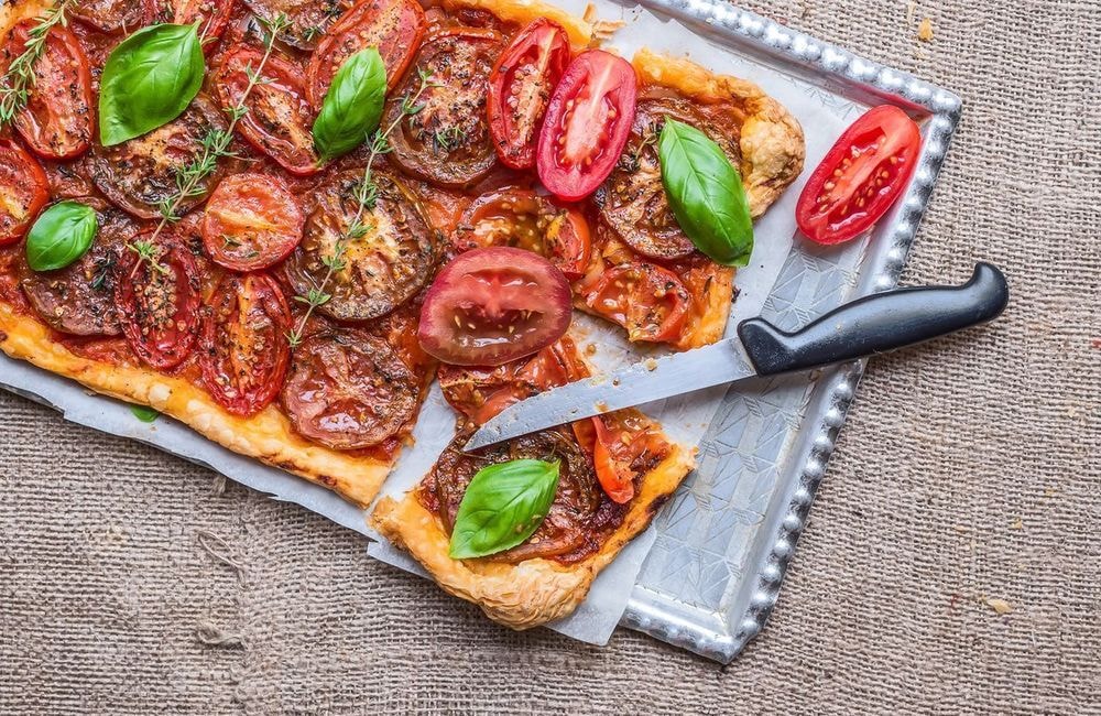 De Juan Arbelaez à Alain Passard: 4 recettes de chef pour des tartes à la tomate qui changent