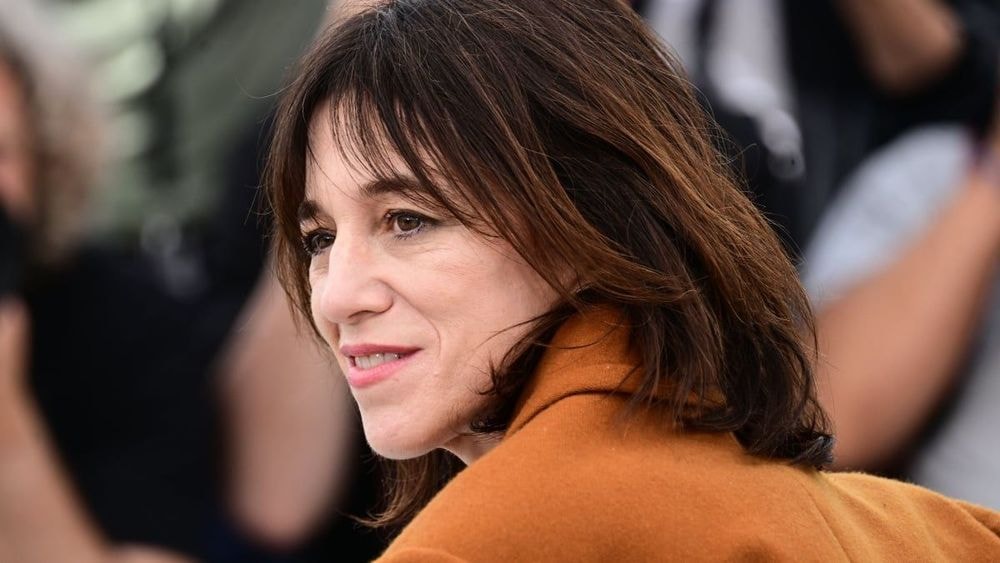 Charlotte Gainsbourg : "Un garçon un peu excité…s’est lâché sur moi", l'actrice partage une anecdote gênante d'un de ses récents tournages