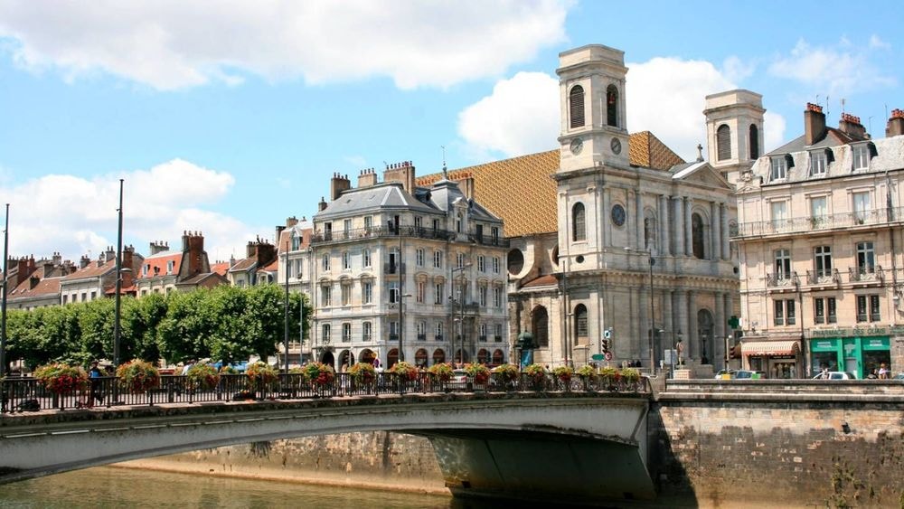Immobilier à Besançon : une évolution contrastée entre achat et location en août 2025
