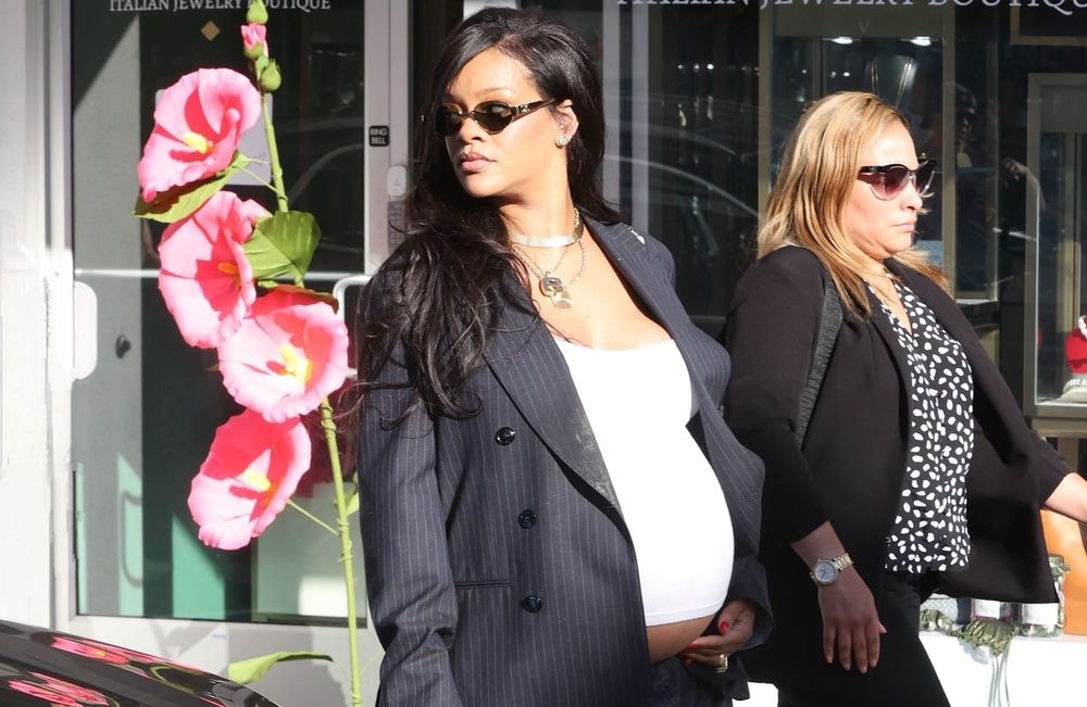 Rihanna succombe à cette tendance bijoux signatures des années 90