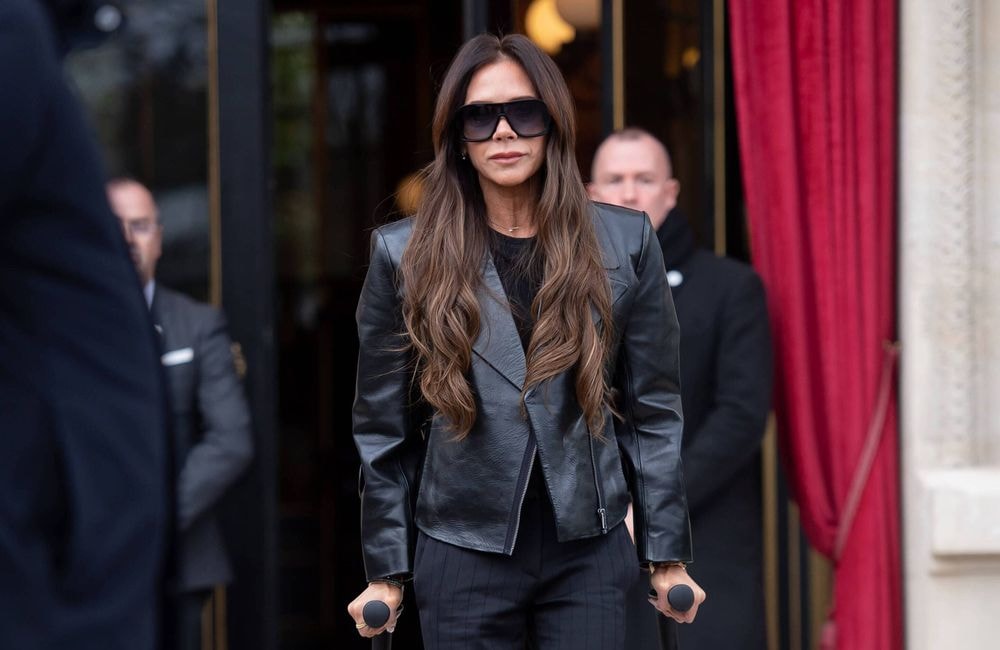 ELLE Debriefe – Fashion Week Jour 4 : Les béquilles de Victoria Beckham