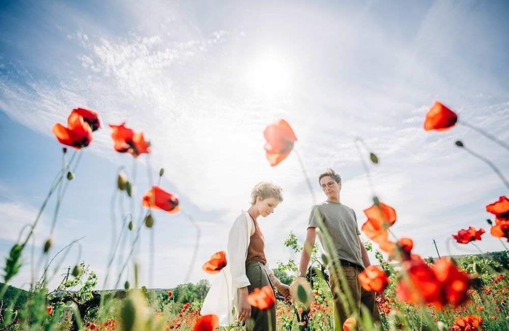 Connaissez-vous le « spring fling », cette tendance dating qui fait fureur ce printemps ?