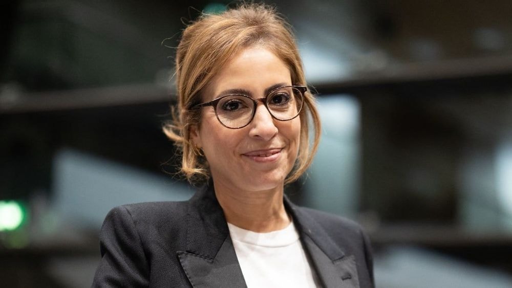 Léa Salamé nous ouvre les portes de sa maison secondaire en Corse, un "paradis" secret avec Raphaël Glucksmann