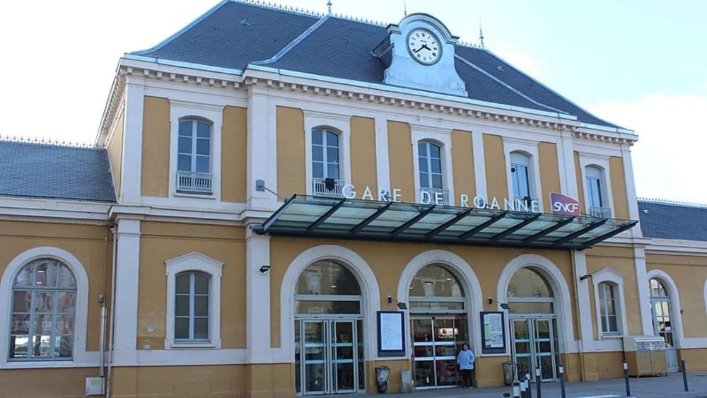 Roanne : drame à la gare routière, une jeune femme de 18 ans succombe d’une atroce manière sous les yeux d’un ami !