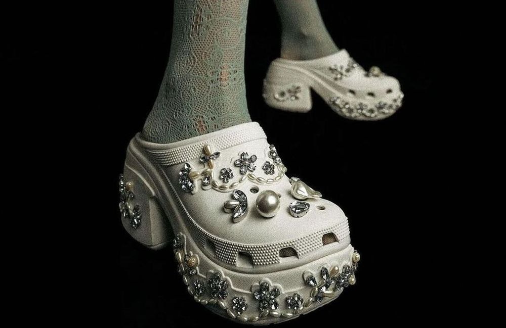 Crocs « couture » : ces grosses sandales sont devenues le dernier cool