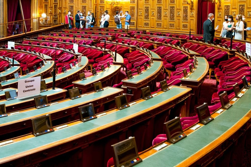 Contrôle coercitif : le Sénat vote pour inscrire la notion dans le code pénal sans la nommer